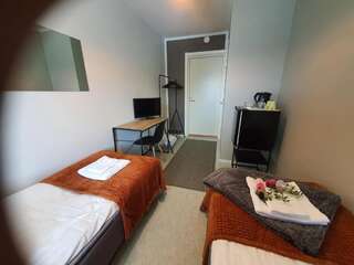 Отель Hotel Kuusanka Куусамо Двухместный номер с 2 отдельными кроватями и ванной комнатой-30